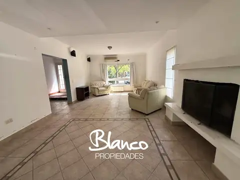 Casa 5 ambientes con 3 baños