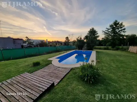 Casa en alquiler por 24 meses con piscina 4 dormitorios ,Altos De Manzanares