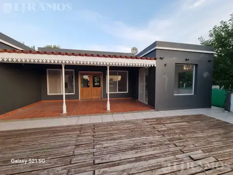 Casa en alquiler por 24 meses con piscina 4 dormitorios ,Altos De Manzanares