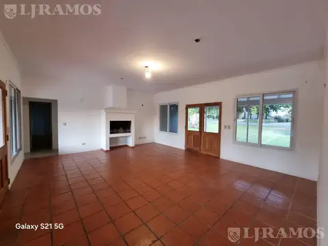 Casa 5 ambientes con 3 baños