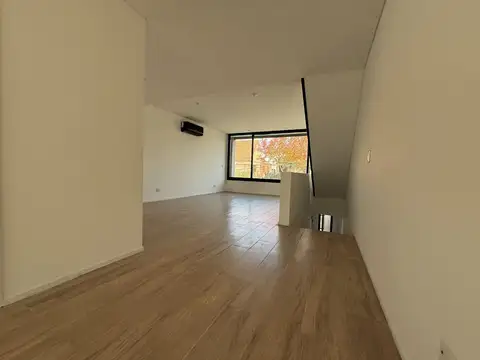 Depto Tipo Casa en Alquiler con 2 cocheras