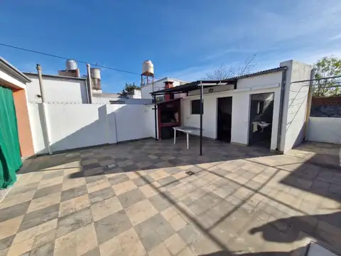 CASA AL FRENTE EN BARRIO MAYORAZ