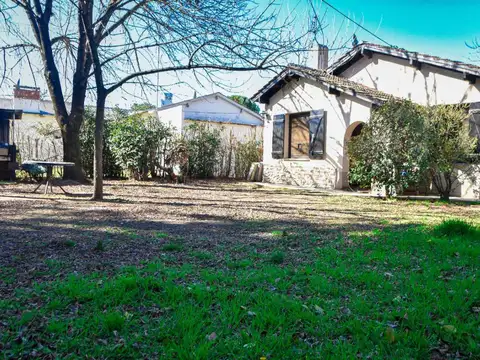 CASA EN VENTA EN CARLOS SPEGAZZINI