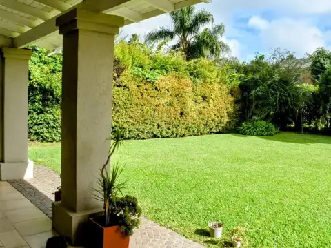Casa en Venta con 2 cocheras