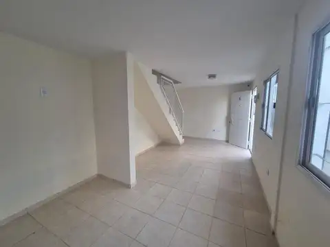 Depto Tipo Casa en Venta en Garin, USD 45.000