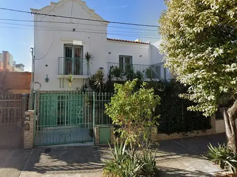 Casa renovada 4 Dormitorios a pasos del Nuevo Centro shopp.