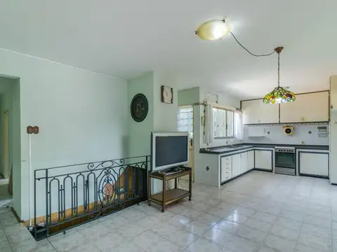 Casa 6 ambientes con 3 baños