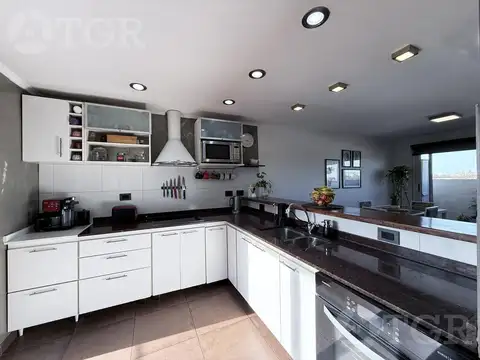 Adelina Hue  al 3400