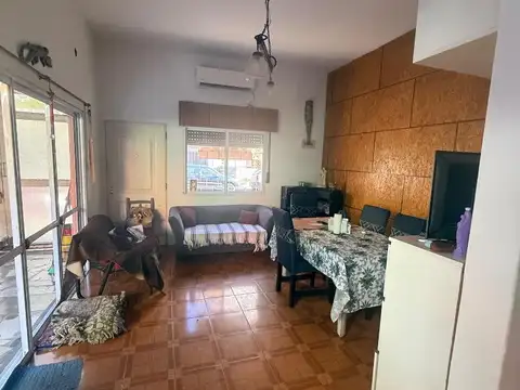 Casa 5 ambientes con 2 baños