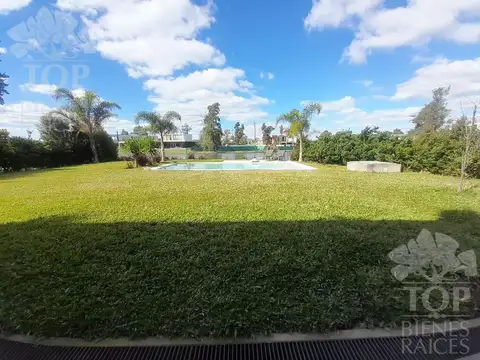 Casa en Venta con 4 cocheras