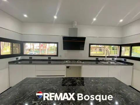Venta casa a estrenar en Pinamar Barrio Nayades