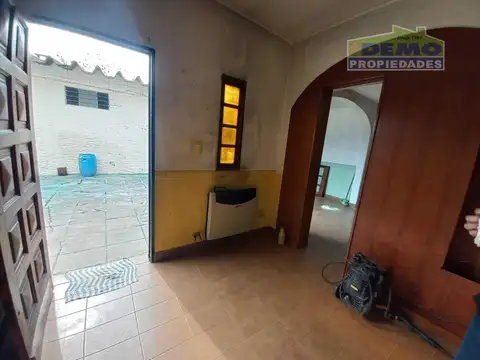 Casa 6 ambientes con 2 baños