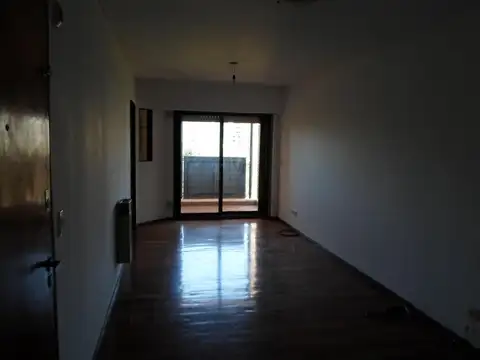 Amplio departamento un dormitorio