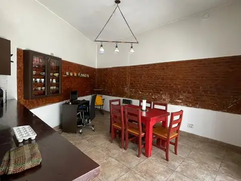 Avelino Díaz 1000, Piso pb