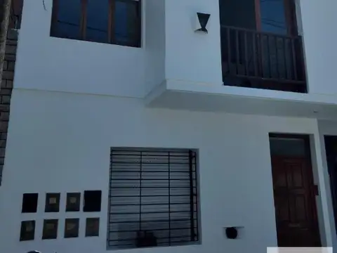Depto Tipo Casa 2 ambientes con 1 baño