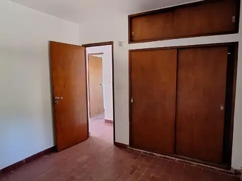 VENTA CASA DOS DORMITORIOS QUINCHO Y PILETA , AGUA DE ORO