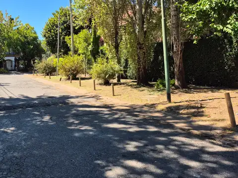 TERRENO UNICO 200M2 EN EL CORAZON DE LAS LOMAS