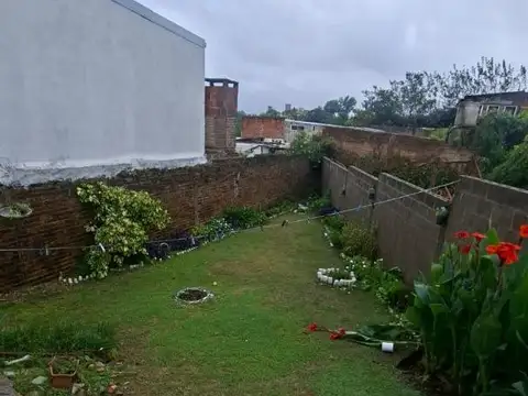 Casa 3 ambientes con 1 baño