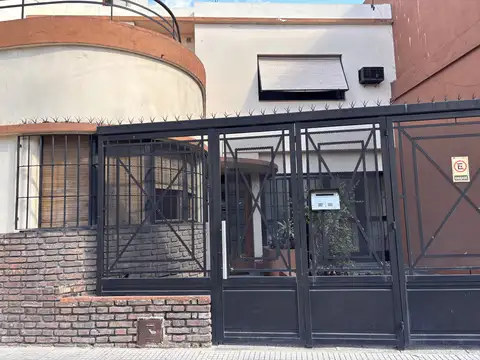 Casa en Venta en Floresta, Bolaños 200. Entre Ramón L. Falcón y Pje. La Selva.