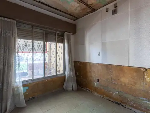 Casa 6 ambientes con 2 baños