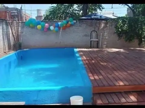 SE VENDE CASA 3 AMBIENTES CON PILETA