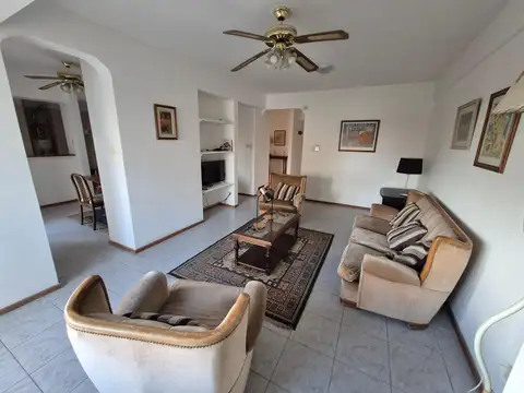 Alquiler Depto 3 dorm c/ cochera, zona Centro Neuquen