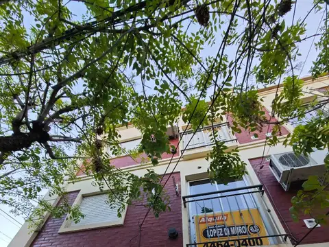 Laprida 100, Piso 1