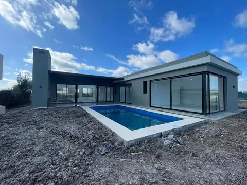 ###  Hermosa Casa a Estrenar en San Sebastián – 1 Planta, 2