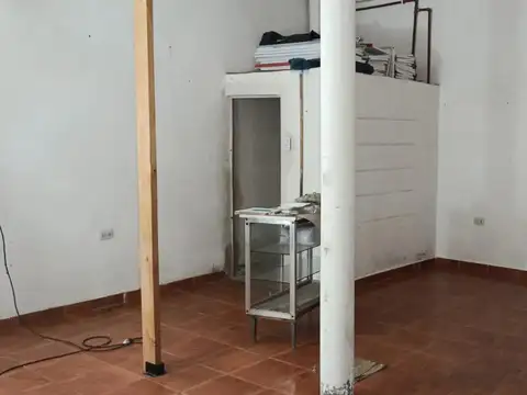 Local en Alquiler en Rafael Castillo, $ 300.000