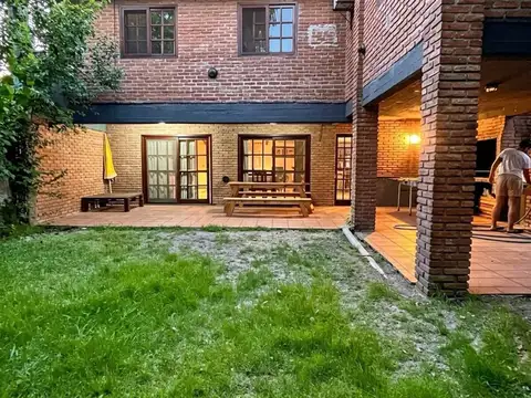 Casa de 5 ambientes amoblada.