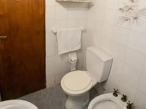 Casa de 5 ambientes amoblada.