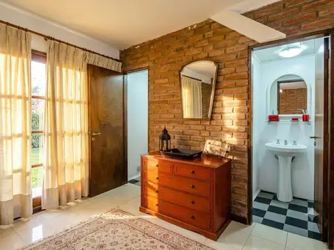 Casa 5 ambientes con 3 baños