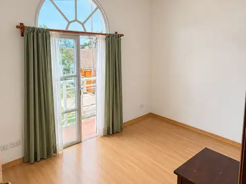 Local 250 m² + Departamento 2 dormitorios  – Lobos
