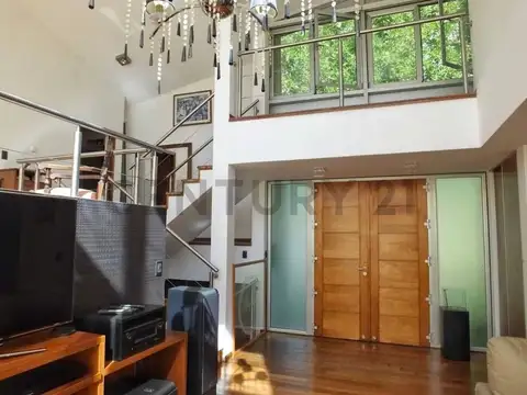 Casa en Venta con 4 cocheras