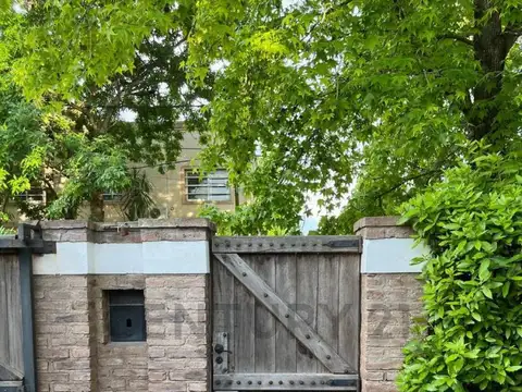 Casa en alquiler con departamento independiente