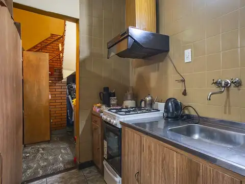 Casa 5 ambientes con 1 baño