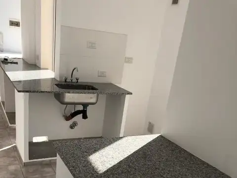 Calle 151 2000, Piso 2