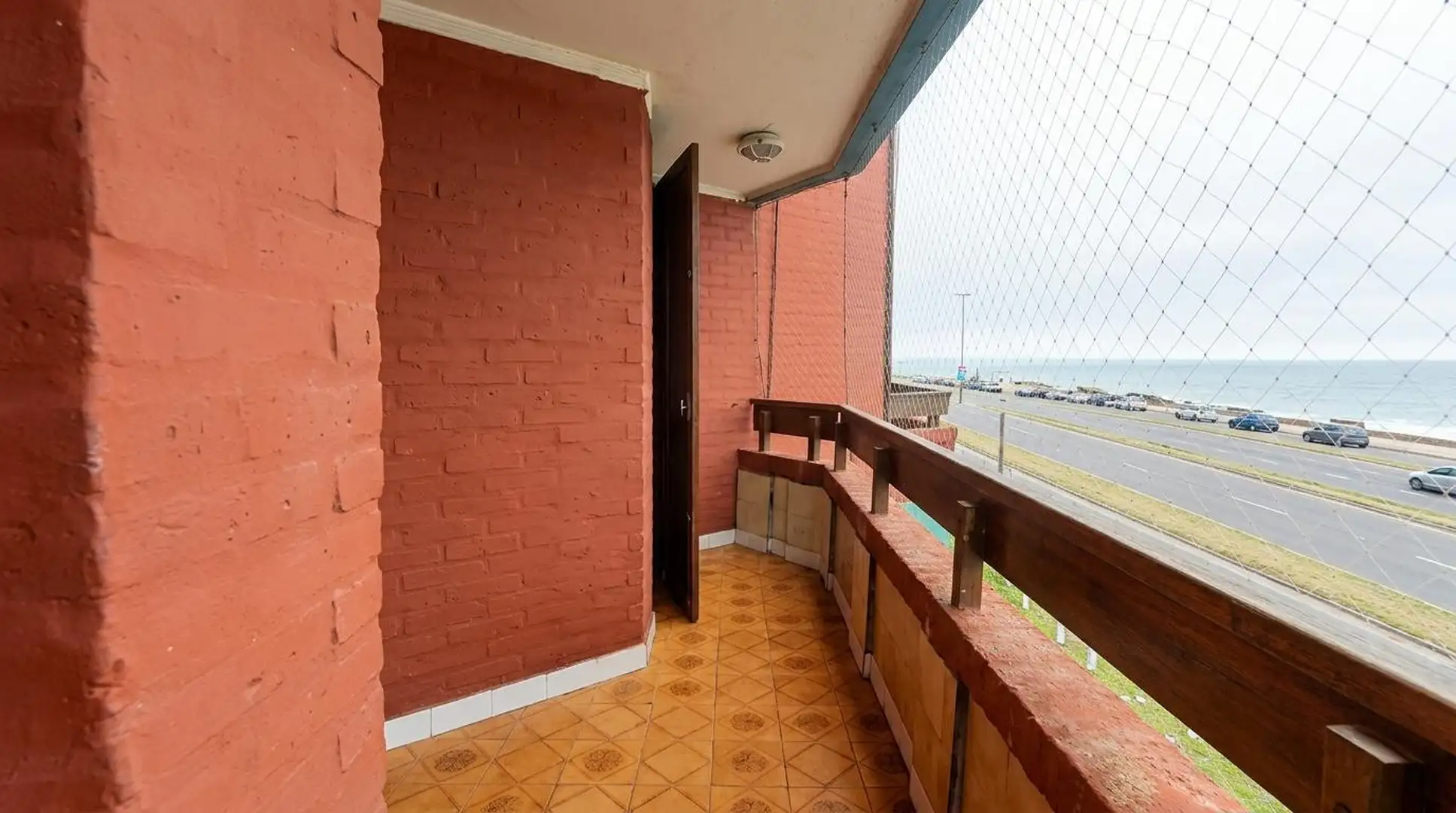 Depto 2 amb, 43m² con cochera y ascensor — frente al mar