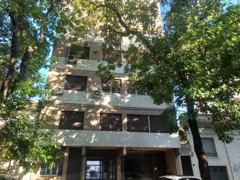 Departamento de 2 dormitorios con cochera en 62 entre 13 y 14