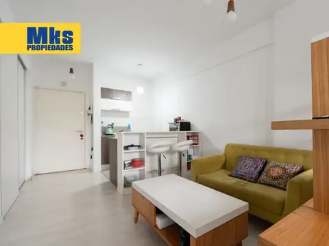 Av. Regimiento de Patricios 300, Piso 1