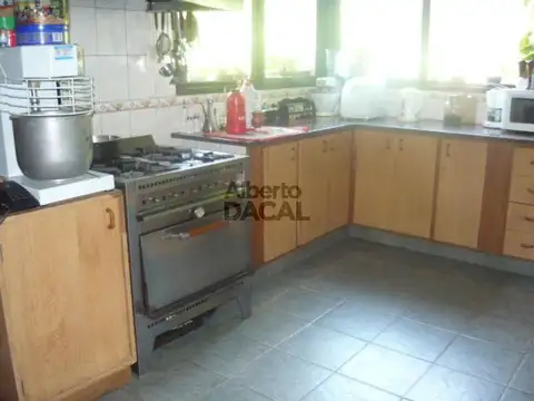 Casa en Venta en 473 (cantilo)/15 y 17 City Bell - Alberto Dacal Propiedades