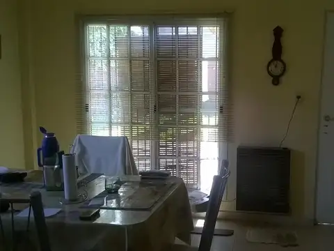 VENTA DE CASA 2 PISOS C/3 DORMITORIOS,QUINCHO Y GARAJE