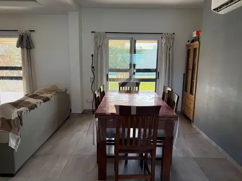 CASA EN BARRIO PARQUE MATHEU GRANDE - CON JARDIN Y PILETA