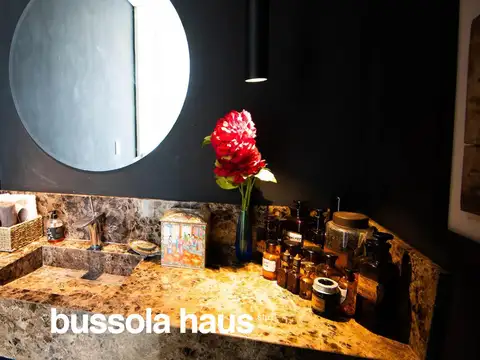 Casa en Venta con 4 cocheras