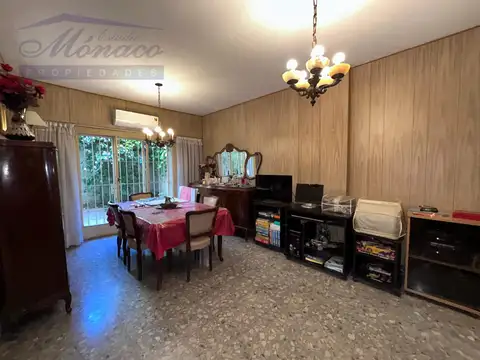 3 amb. Amplio. Planta baja con patio.