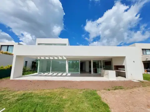 VENTA Casa 3 dormitorios Funes Barrio Cerrado Vida