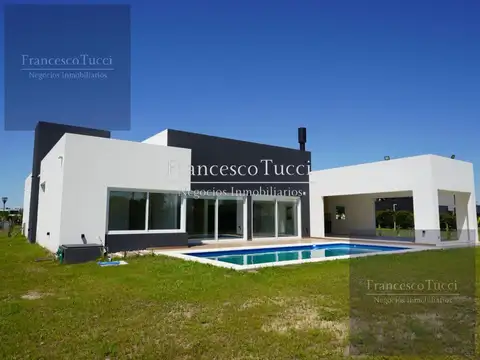 Casa 5 ambientes con 4 baños