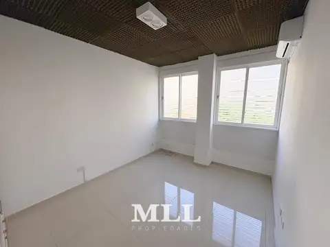 Uruguay al 660 y Viamonte. Oficina 4 ambientes. VENTA o ALQUILER. Impecable.