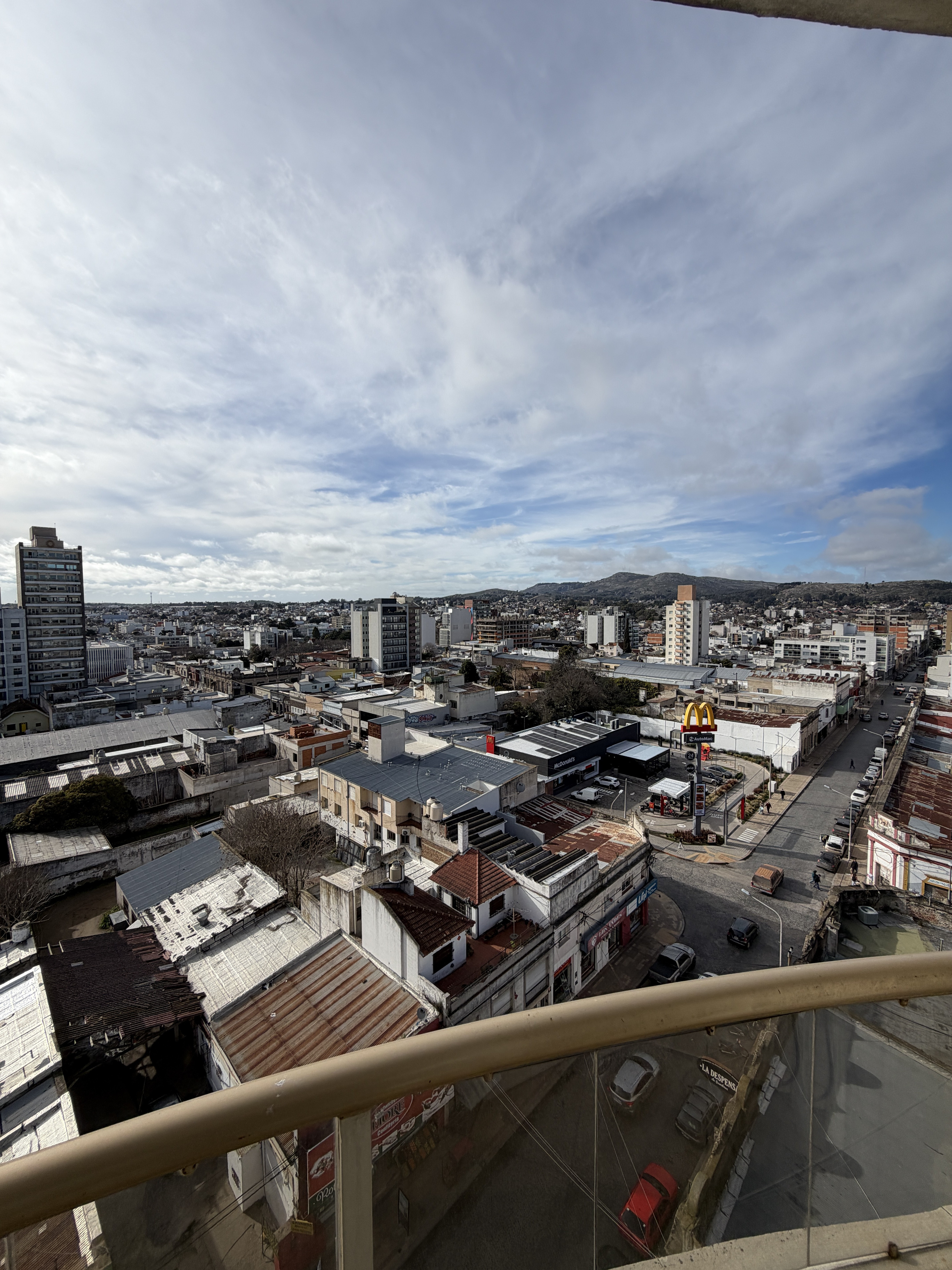 Departamento 3 ambientes con cochera en alquiler – Alem 540. Edificio Prestige.