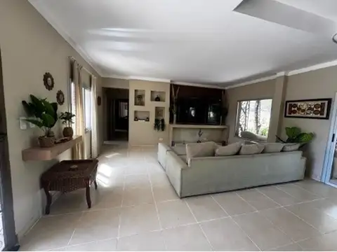 Exc casa 3 dor esc/suite/qcho/parr/gal La Lucinda Norte